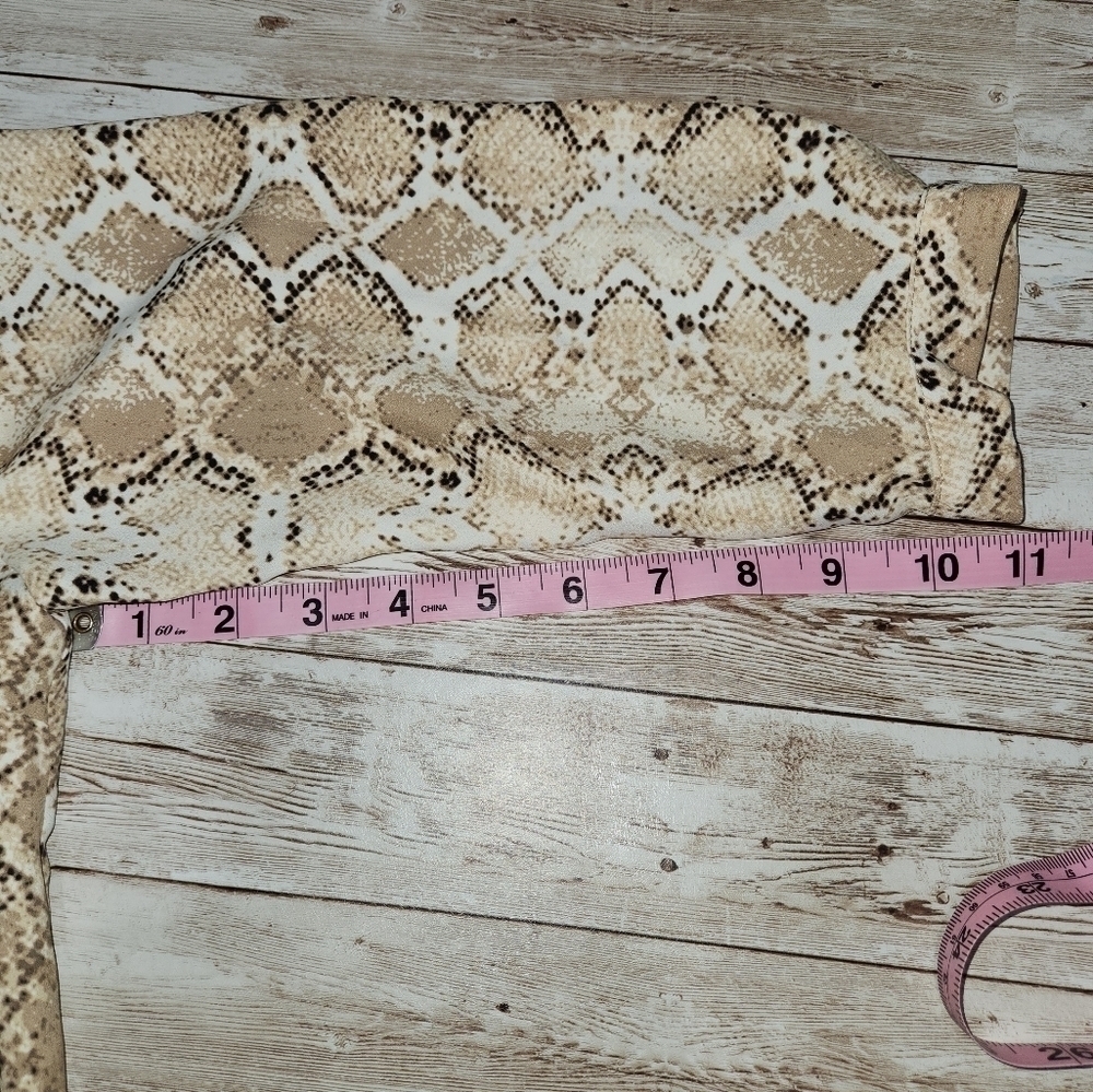 Investments Python Pattern Blouse Petite Small  Lightweight NWT - Picture 7 of 10